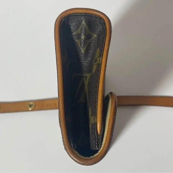 Louis Vuitton Monogramed Belt Bag 💎 AUTHENTICATED 💎 Belly Bag Serial FL0013 - Picture 6 of 17